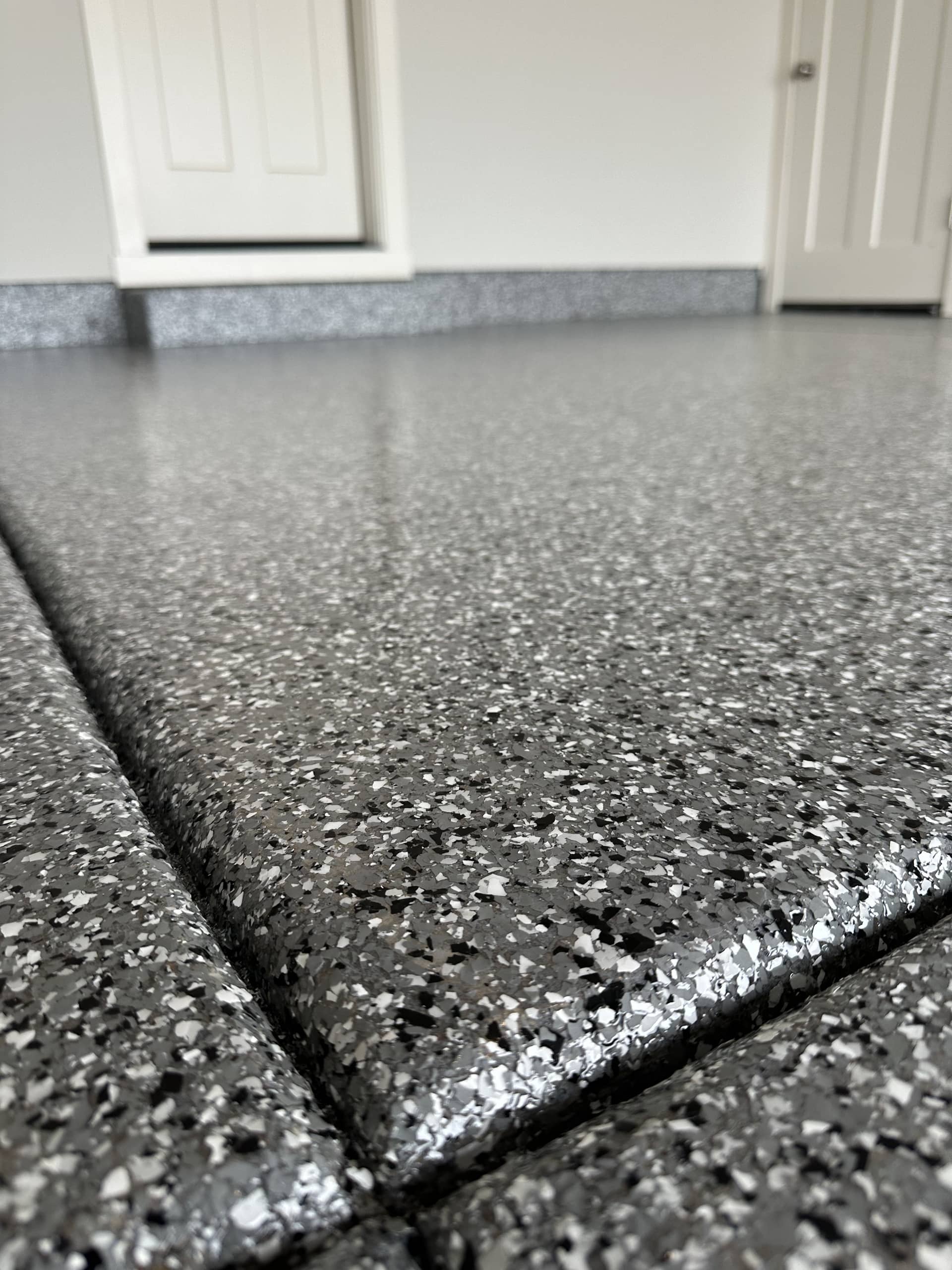 EPOXY & POLYASPARTIC FLAKE